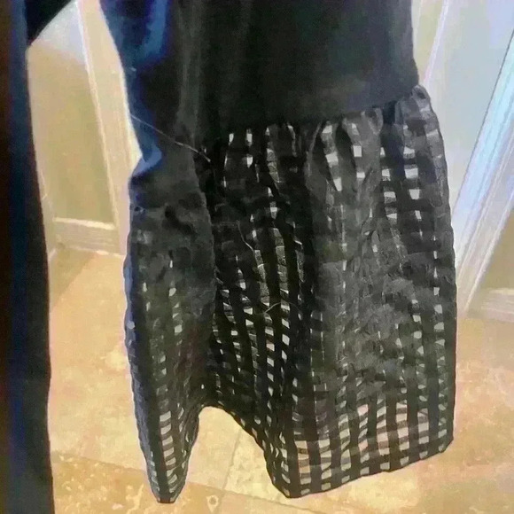 Stella & Dot black t shirt fitting with 3/4 length bell sleeves. Size Medium. - Picture 4 of 7